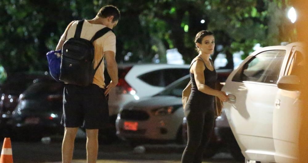 Sérgio Guizé e Bianca Bin são flagrados juntos na Barra da Tijuca