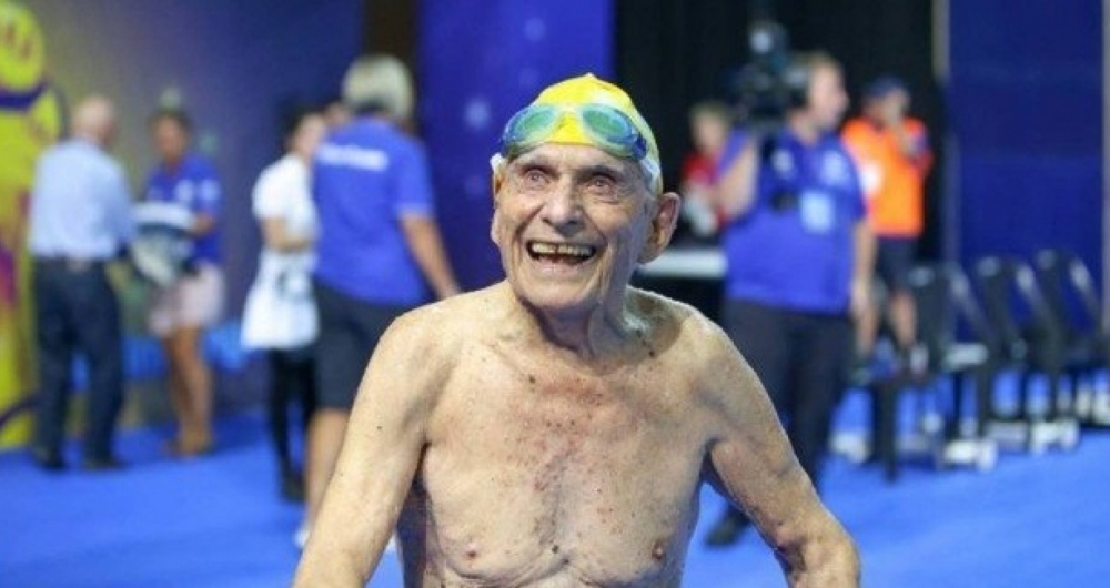 George Corones, de 99 anos, bateu o recorde mundial