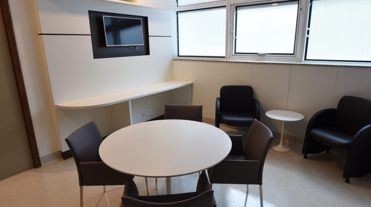 Neymar vai operar em BH - DOUGLAS MAGNO / AFP