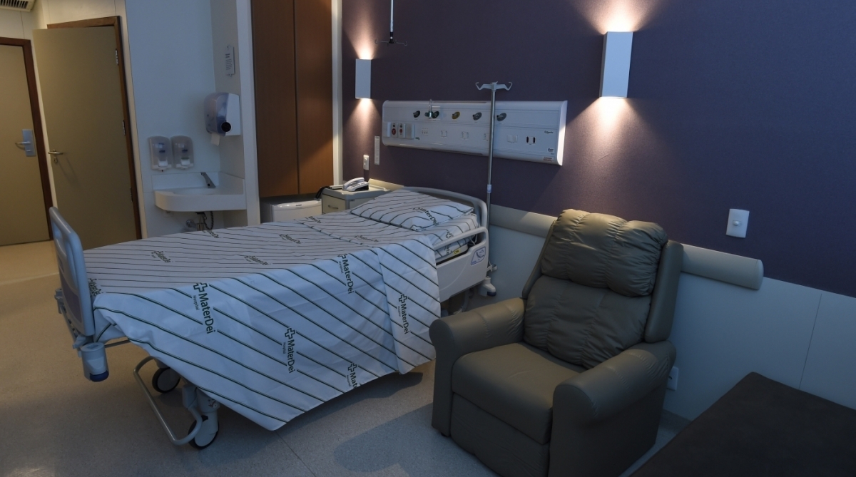 Vista parcial de uma sala no hospital onde a estrela de futebol brasileira Neymar, no próximo dia 3 de março, será submetida a cirurgia, em Belo Horizonte, estado de Minas Gerais, em 2 de março de 2018. A estrela brasileira Neymar será submetida a cirurgia no pé, que o deixará por três meses lançando uma longa sombra sobre Paris Saint-Germain e os preparativos da Copa do Mundo do Brasil.
DOUGLAS MAGNO / AFP