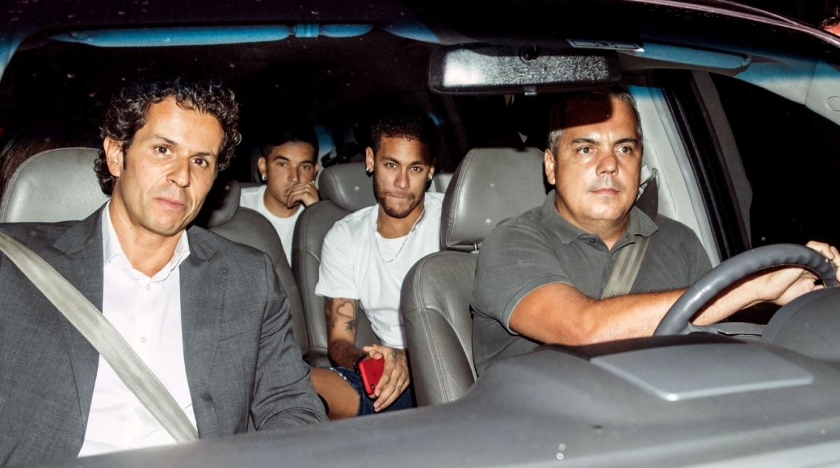 Brazilian superstar Neymar (R), is pictured next to his doctor Rodrigo Lasmar (L), upon his arrival in Belo Horizonte, Minas Gerais state, Brazil on March 2, 2018 ahead of an operation on his fractured foot.
Brazilian superstar Neymar arrived in Belo Horizonte later Friday for surgery to mend a broken bone in his right foot, while an anxious footballing nation wondered if its World Cup build-up will also need urgent care. / AFP PHOTO / NELSON ALMEIDA