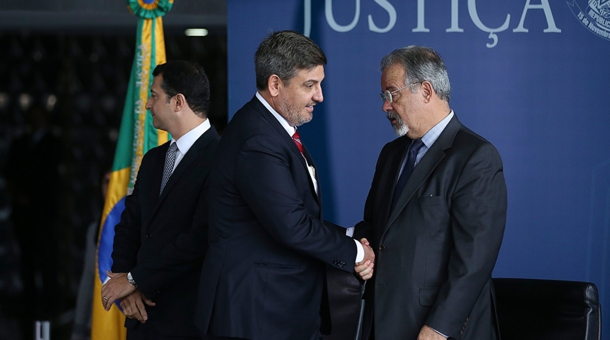 Brasília ? O delegado Fernando Segovia, participa da cerimônia de posse do novo diretor-geral da Polícia Federal, Rogério Galloro (José Cruz/Agência Brasil)
