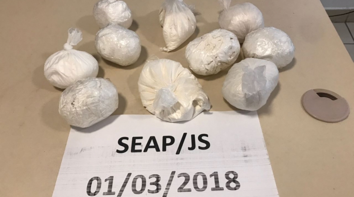 Pacotes de pó branco são encontrados em penitenciária de Bangu - Divulgação