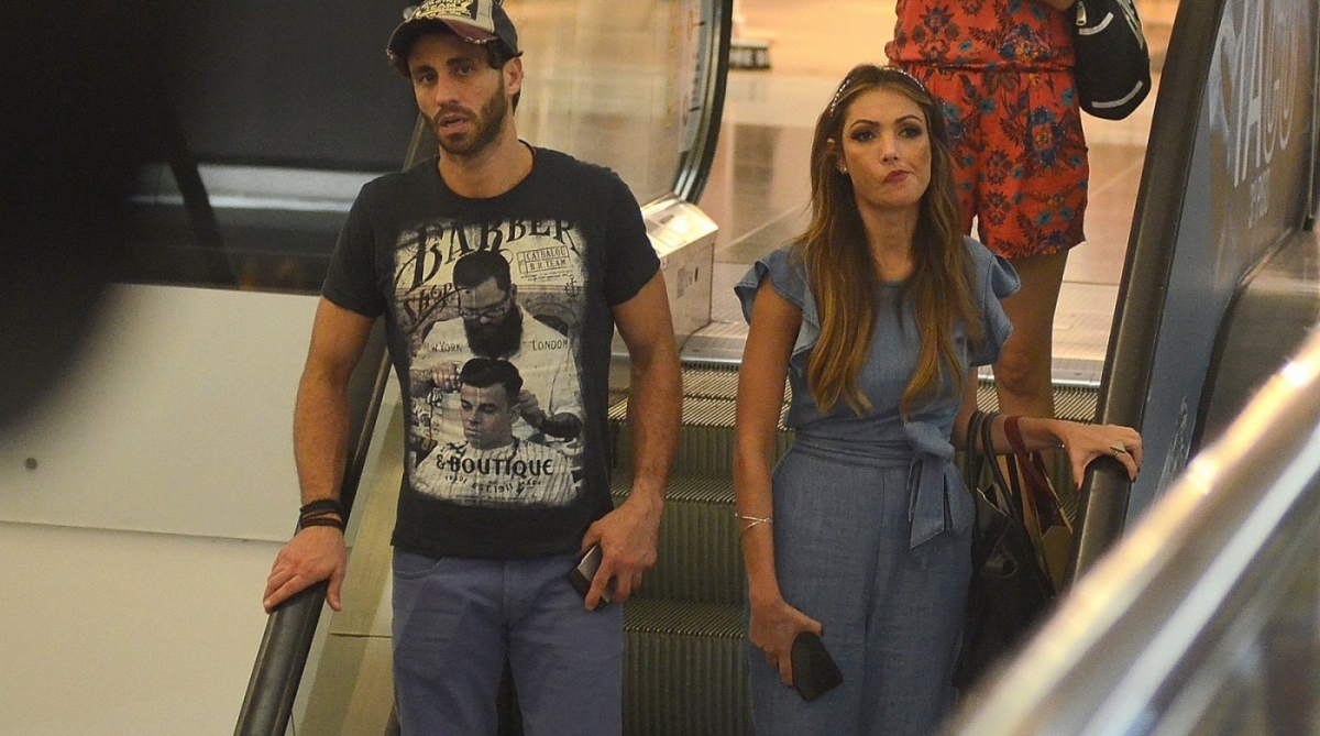 Patricia Poeta no shopping com suposto affair