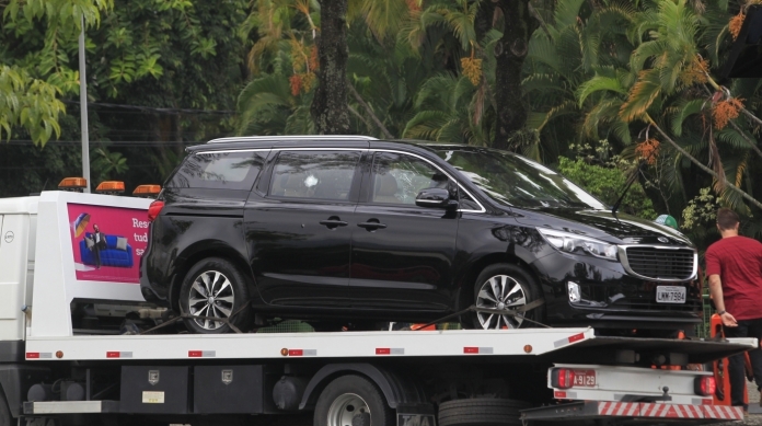 O segundo carro roubado pelos adolescentes foi recuperado na Avenida Borges de Medeiros