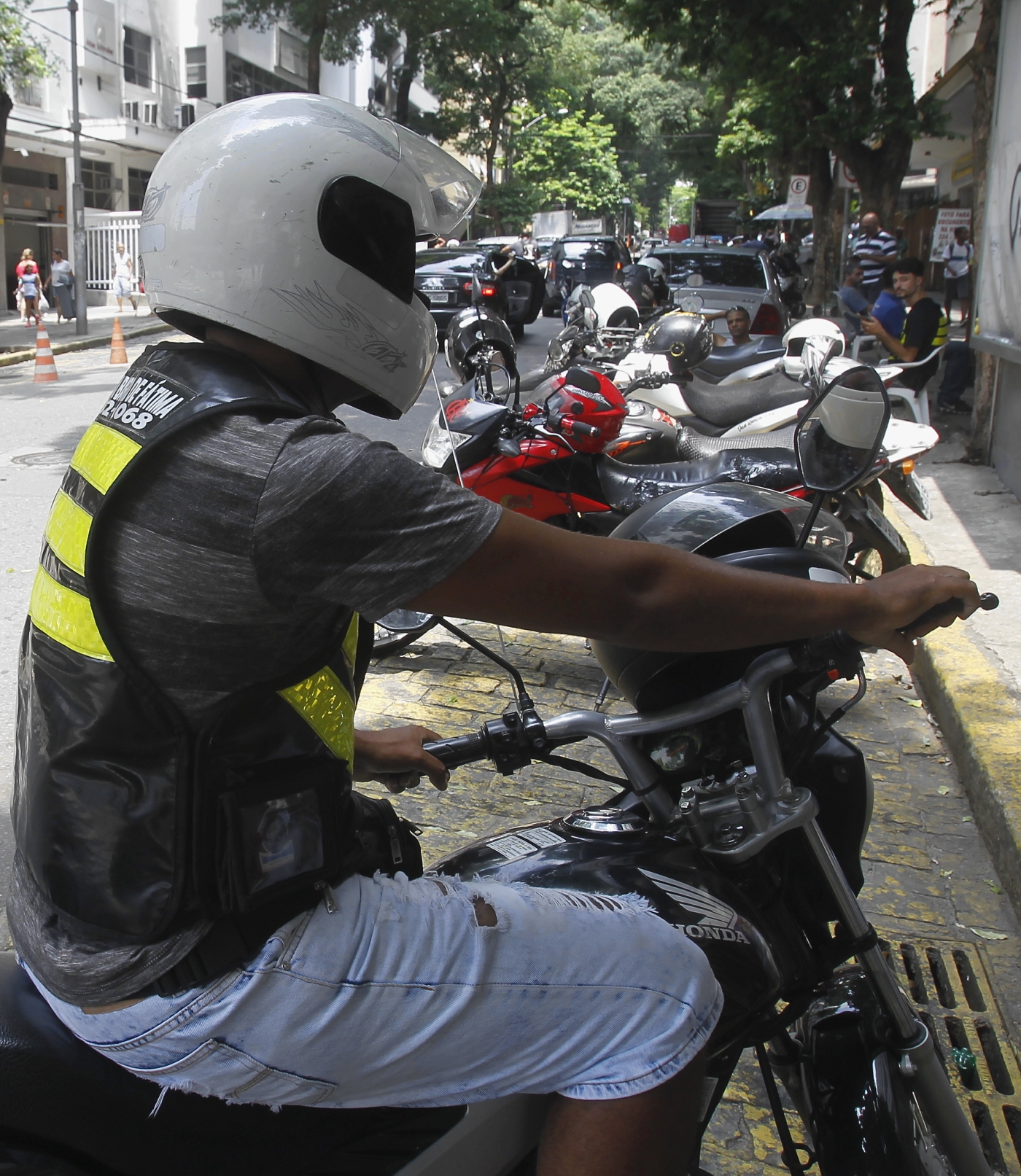 Regulamentação da profissao de Mototaxistas Bruno do Nascimeto Foto  Severido  Silva Agencia O Dia
