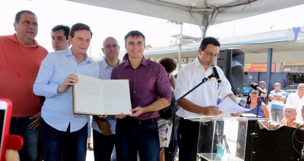 Marcelo Crivella e o secret�rio municipal de Assist�ncia Social, Pedro Fernandes