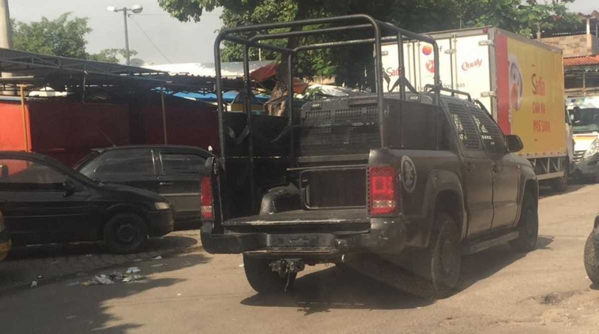 Batalhão de Choque faz operação na Vila Kennedy - Facebook Voz da Vila Kennedy