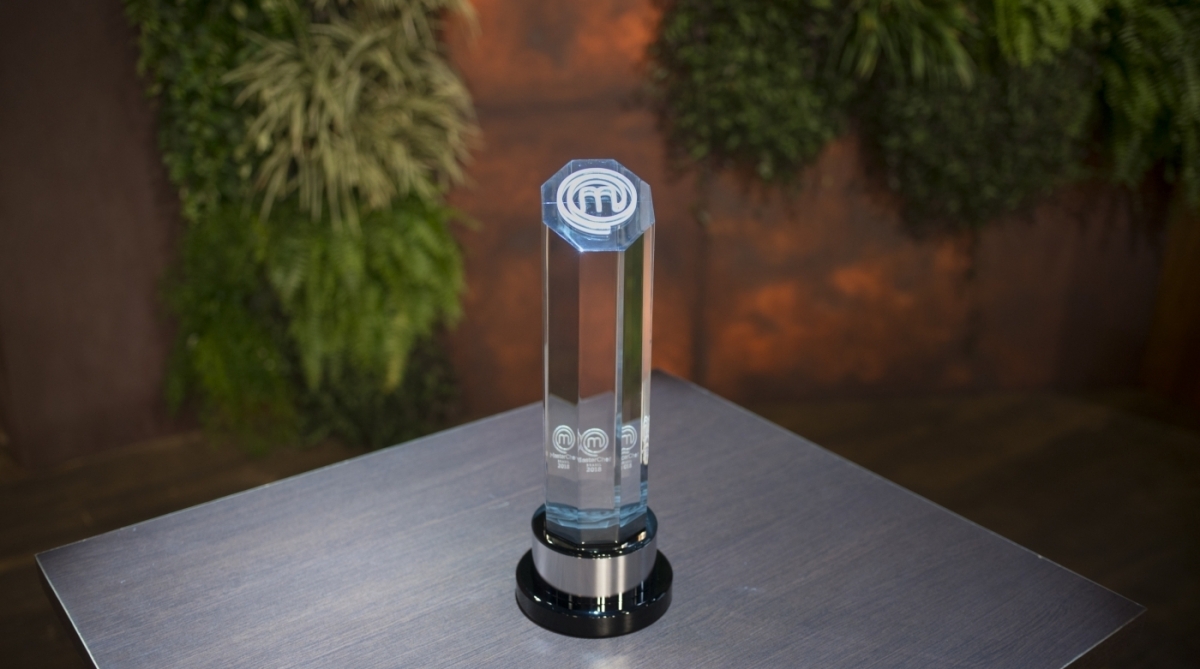 Ana Paula Padrão recebendo os participantes do 'MasterChef'