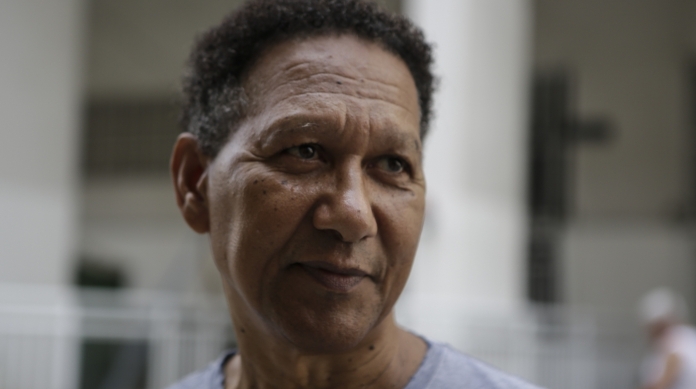EDIR PAULO, 67 anos, porteiro, mora no Centro do Rio