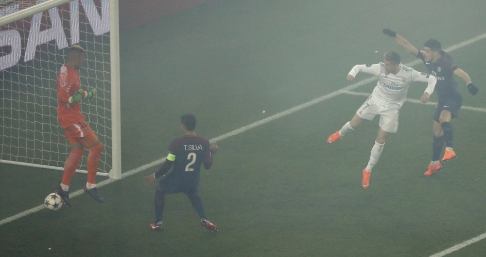 Real Madrid's Portuguese forward Cristiano Ronaldo (2R)  scores the opening goal  during the UEFA Champions League round of 16 second leg football match between Paris Saint-Germain (PSG) and Real Madrid on March 6, 2018, at the Parc des Princes stadium in Paris. / AFP PHOTO / PIERRE-PHILIPPE MARCOU