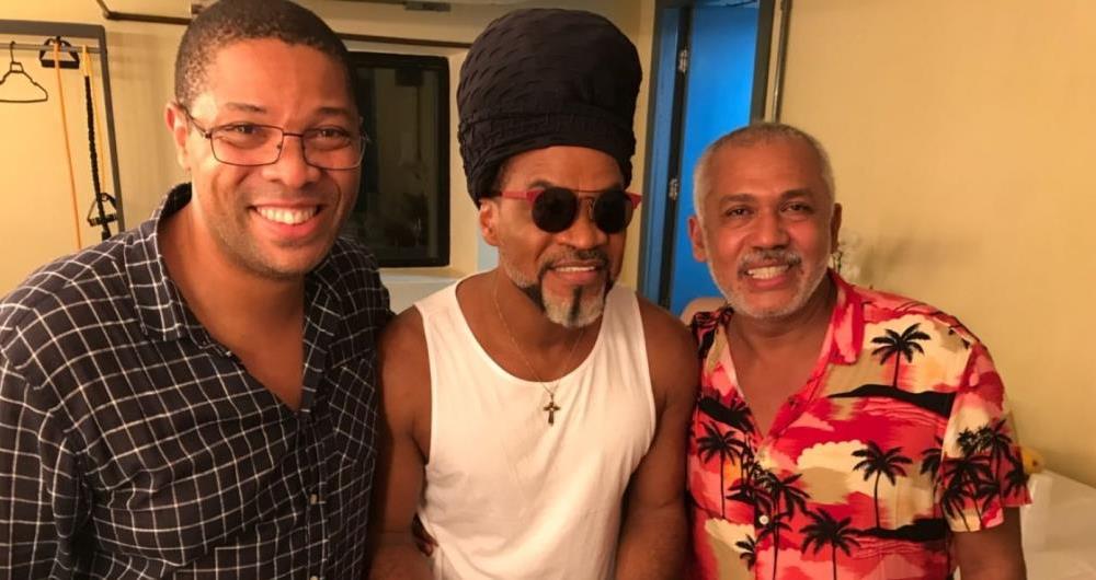 Encontro entre Carlinhos Brown, J� Santana (� direita) e Elisio Lopes Jr (� esquerda).