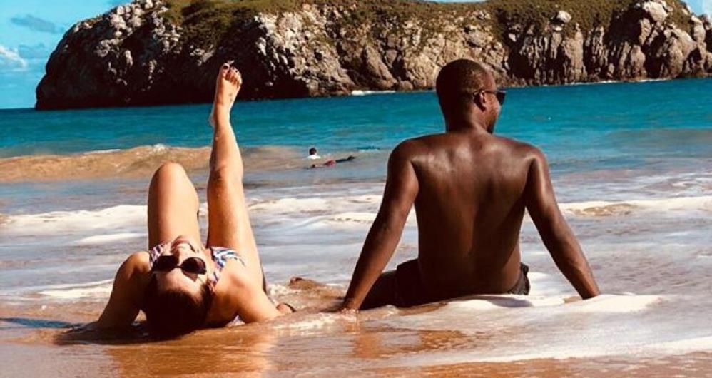 Fernanda Souza e Thiaguinho curtem as férias em Fernando de Noronha