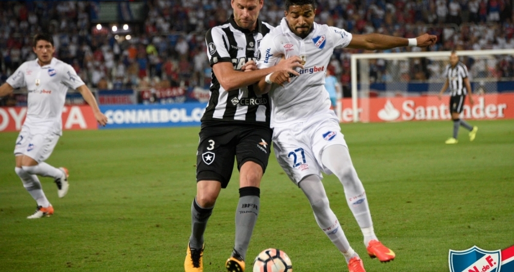 Aguirre em a��o contra o Botafogo de Carli pela Libertadores de 2017, no Nilton Santos