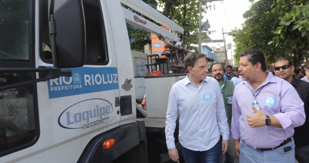 Crivella anuncia parque, limpeza e reforma de escolas na Cidade de Deus