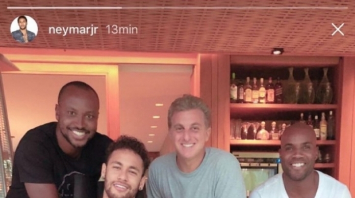 Neymar recebe visita de Huck, Thiaguinho e Zulu. Foto: Reprodu��o Instagram