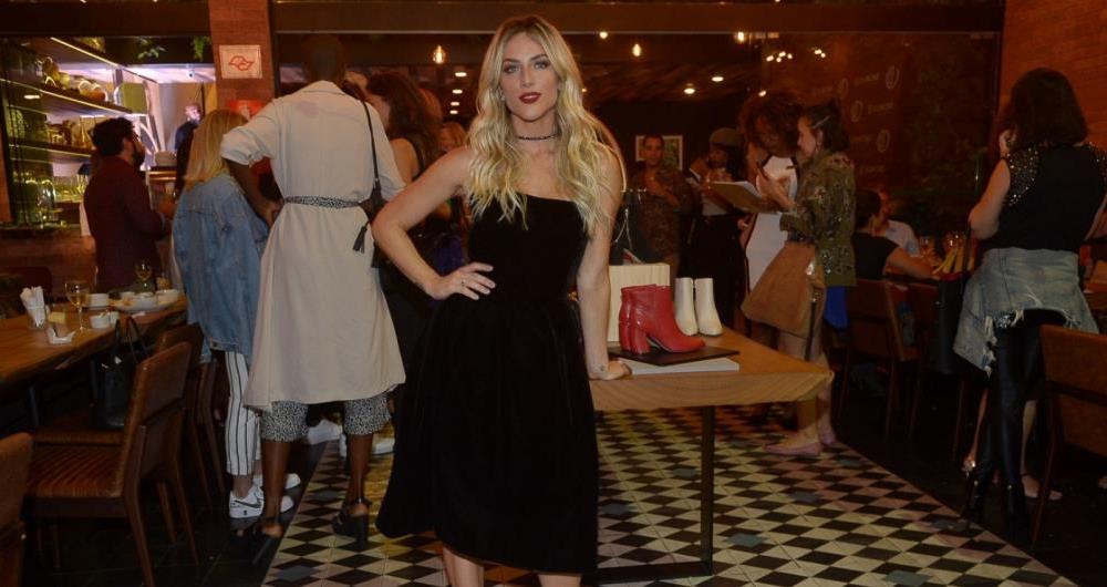 Giovanna Ewbank participa de evento em São Paulo