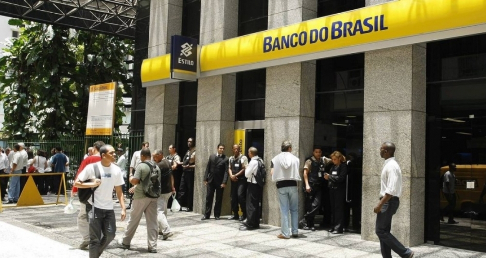 Servidores p�blicos recebem o abono do Pasep no Banco do Brasil