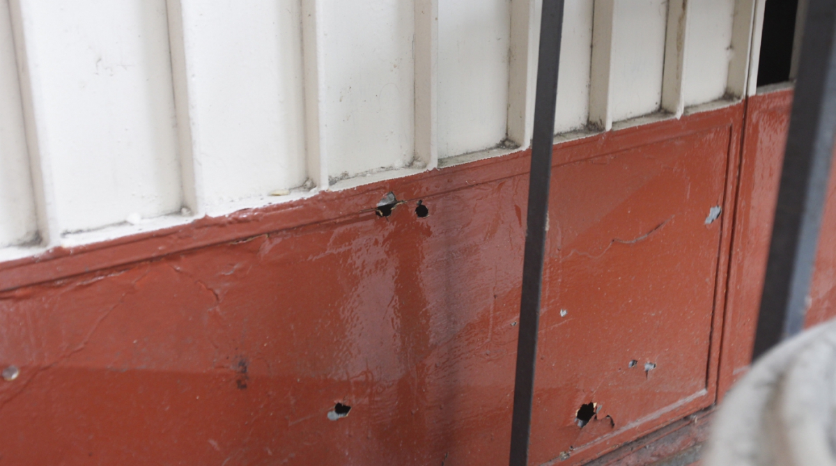 Suite do tiroteio na Pra&ccedil;a S&atilde;o Salvador Zona Suldo do Rio, e insegurn&ccedil;a na Rua das Laranjeiras estatuas em homenagem  Ana uma vitima da Violencia no Bairro, Foto  Severido  Silva Agencia O Dia