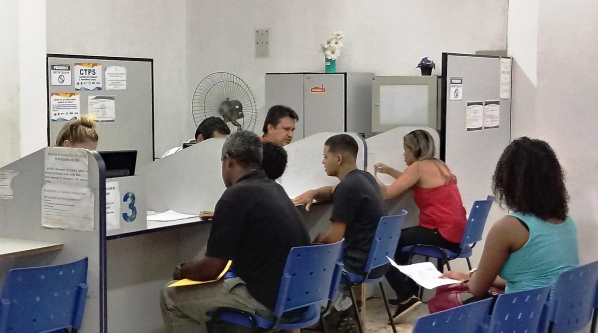 Setrab anuncia 681 vagas de emprego