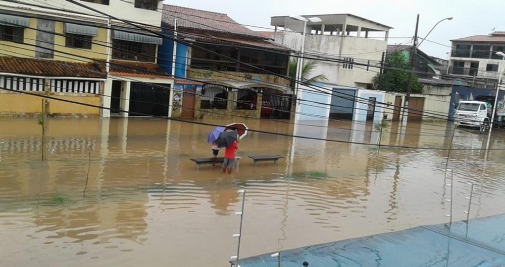 Ruas de Maca� amanheceram debaixo d'�gua nesta sexta-feira