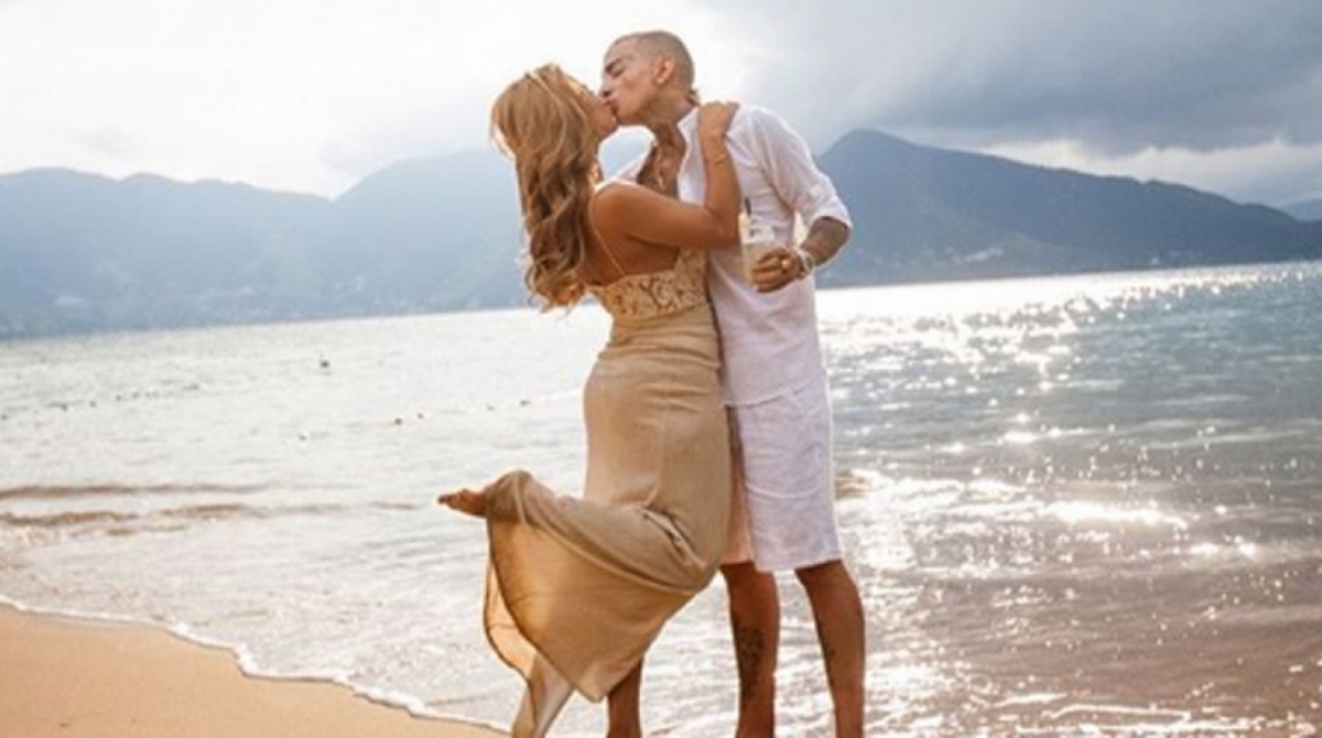 Mc Guimê posta foto de ensaio pré-casamento com Lexa