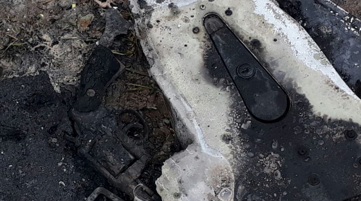 Polícia encontrou armas entre os destroços.