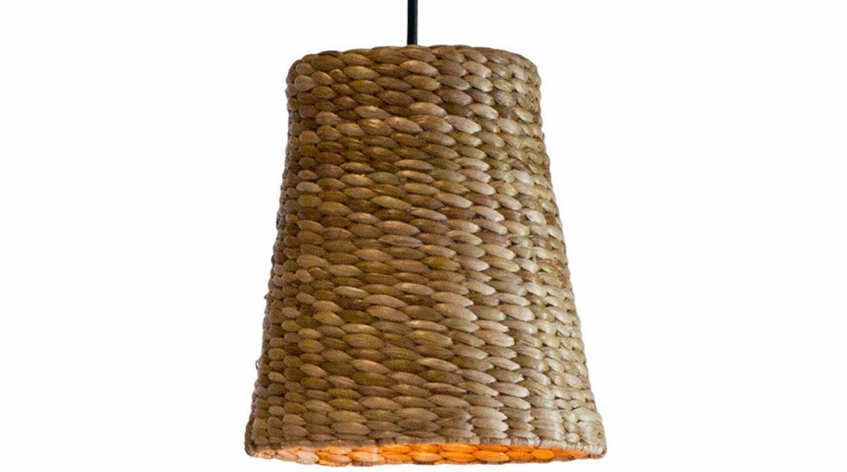 Feito com palha envernizada, o lustre pendente Naturalis, da Avelis sai por R$ 49,90, no Shoptime. www.shoptime.com.br