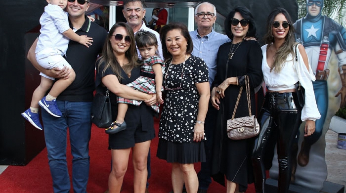 Karina Sato e família
