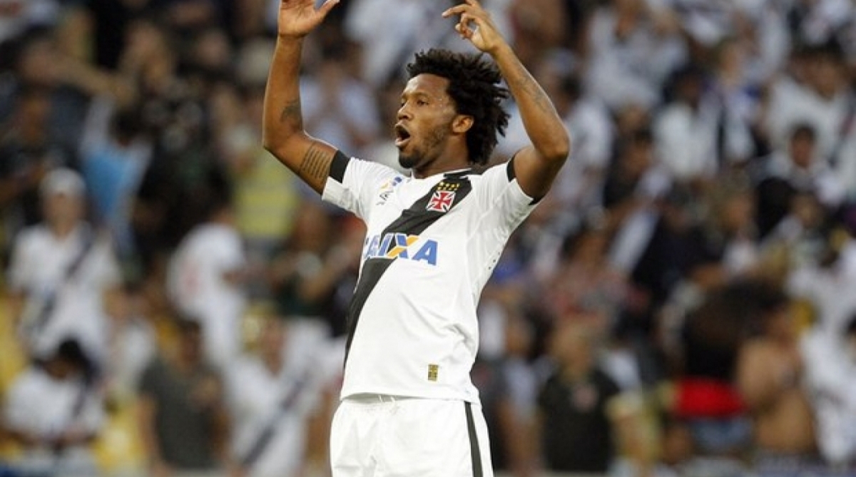 Rafael Vaz com a camisa do Vasco