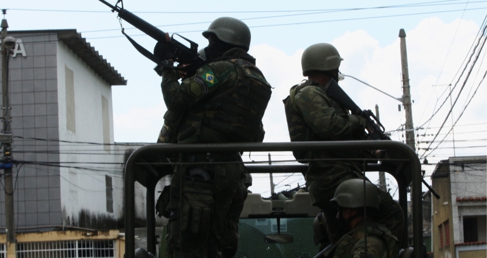 Incursão das Forças Armadas  na Vila Kenedy