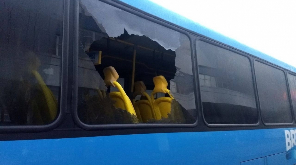 BRT foi vandalizado após confusão na Vila Cruzeiro, na Penha