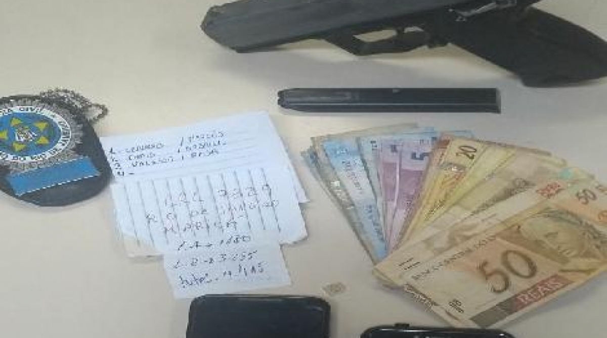 Material apreendido com suspeitos