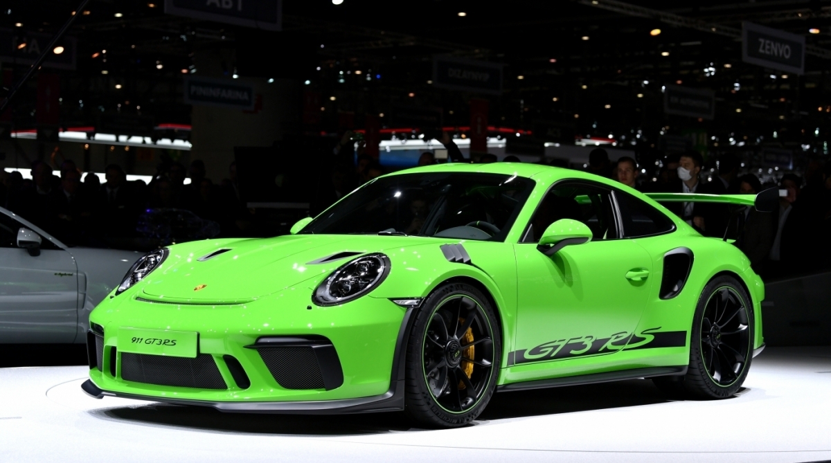 Porsche 911 GT3 RS é uma versão mais agressiva do superesportivo alemão