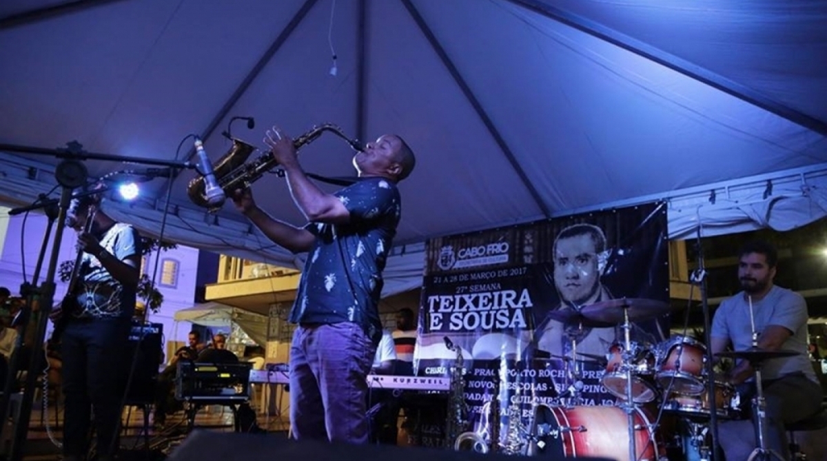 Debates, oficinas, espetáculos teatrais, shows e exposições de artes plásticas são algumas das atividades. Há ainda feira de livros, no Centro - FOTOS Divulgação