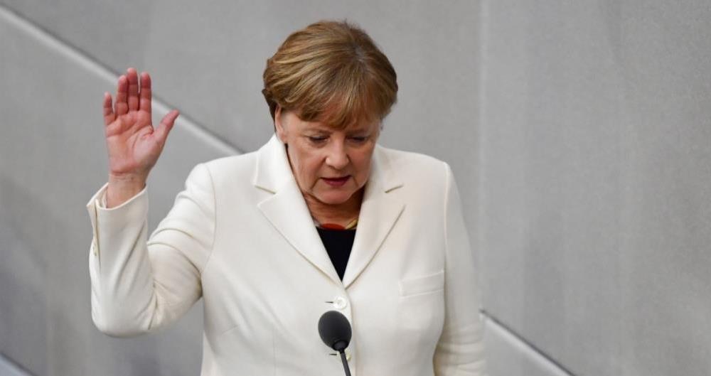 A chanceler alem�, Angela Merkel, prestou juramento para um quarto mandato, que provavelmente ser� o �ltimo em que estar� � frente da primeira economia da Europa.