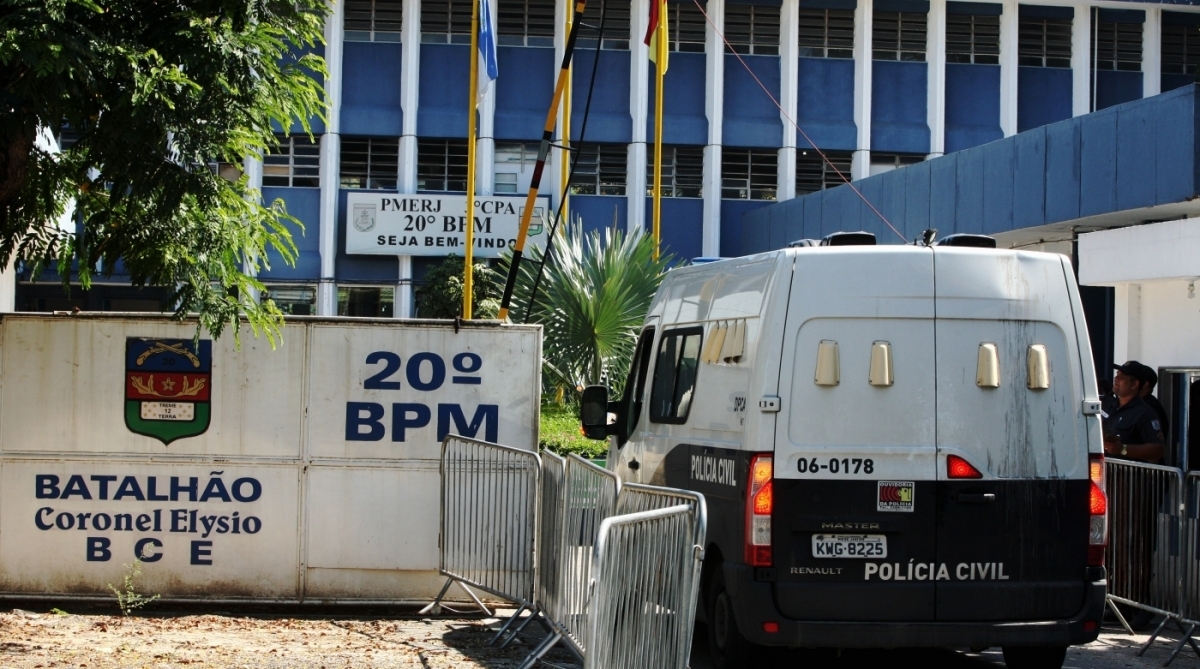 Draco faz operação contra milícia que age em Mesquita.Um dos alvos da ação era o policial militar Márcio Lima Cunha, o "Zebu", apontado como o chefe da quadrilha que atua na cidade da Baixada Fluminense. Nove pessoas foram presas, entre elas Zebu e mais dois PMs.Na foto, O  batalhão de Mesquita.     