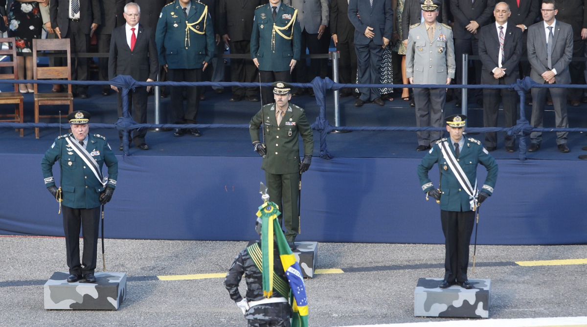 2018-03-14 - Cerim&ocirc;nia de posse do coronel Luis Claudio Laviano como novo comandante da Policia Militar do Estado do Rio de Janeiro (PMERJ), no Batalh&atilde;o de Choque. No evento estiveram presentes autoridades da Seguran&ccedil;a P&uacute;blica do estado, como o general Richard Nunes, secret&aacute;rio de seguran&ccedil;a, Rivaldo Barbosa, chefe da Pol&iacute;cia Civil, entre outras..Foto de Alexandre Brum / Ag&ecirc;ncia O Dia - POLICIA CIDADE POSSE SEGURAN&Ccedil;A P&Uacute;BLICA RJ C&Uacute;PULA