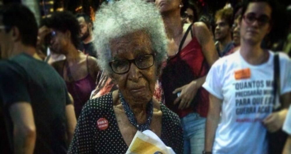 Dona Santinha levou O DIA para ato de protesto na Cinel�ndia 