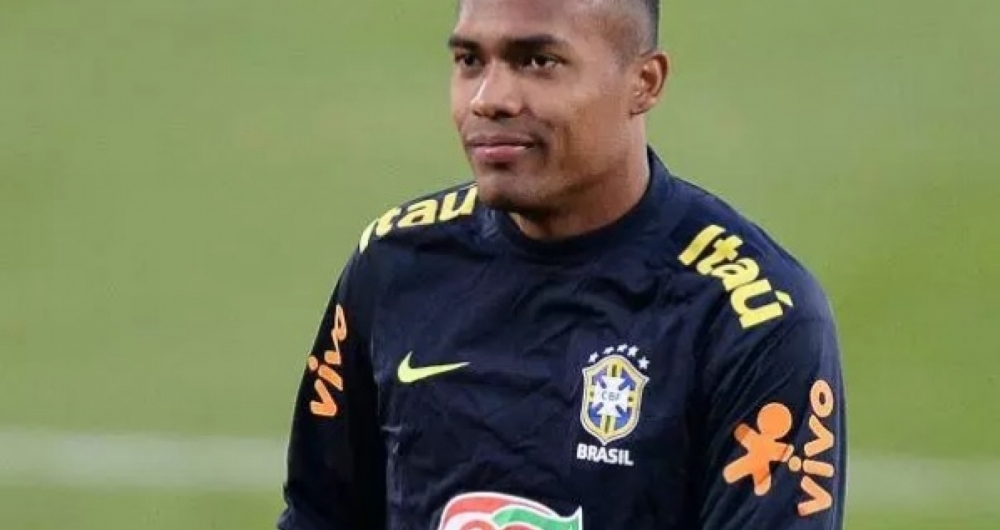 Alex Sandro foi convocado por Tite