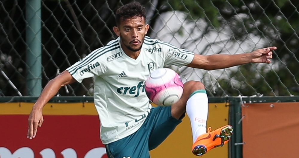 Derrotado na Justi�a, o meia Gustavo Scarpa n�o pode mais treinar nas depend�ncias do Palmeiras