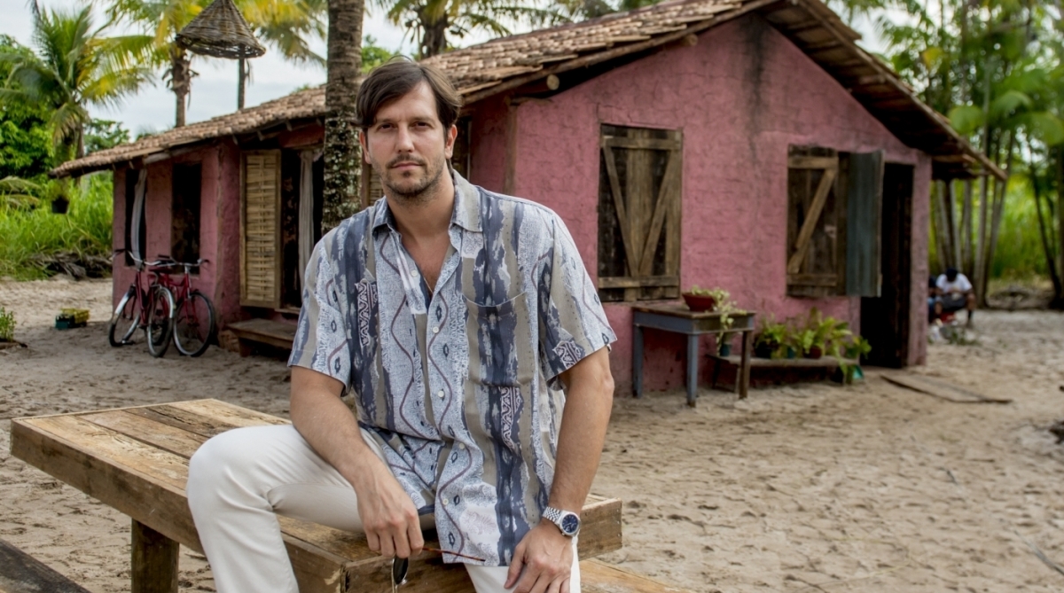 No alto, Remy (Vladimir Brichta).  Giovanna Antonelli e Deborah Secco ensaiando. Acima, Luiza (Giovanna) e Beto/Miguel (Emilio Dantas) - João Cotta/TV Globo