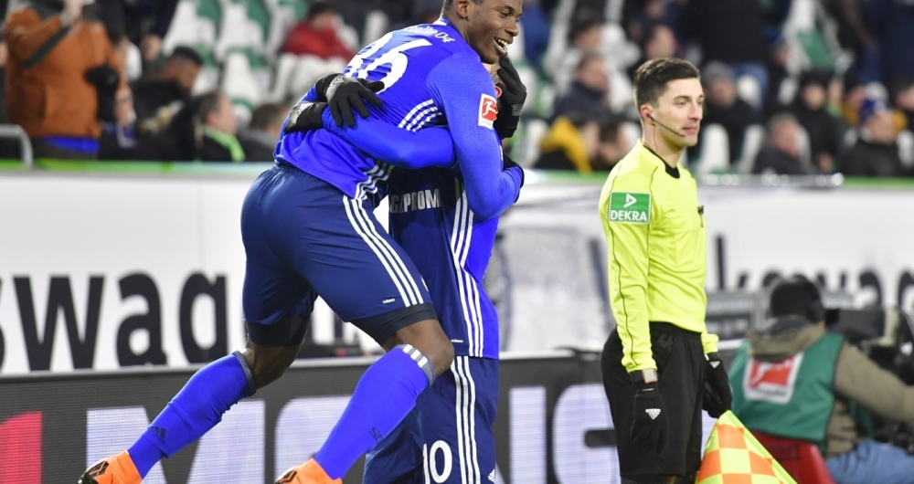 Schalke 04 bate Wolfsburg e garante 2� lugar