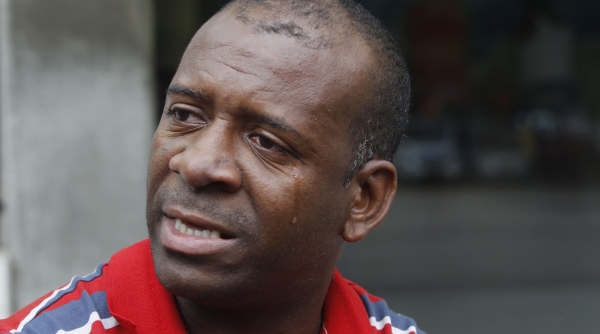Desabafo de   Fabio Antonio da Silva  pai de  uma crian&ccedil;a morta durante um  confronto entre bandidos e Policia      no Conplexo de Falas do Alem&atilde;o Zona Norte do Rio, crian&ccedil;a, Beijamim  Foto  Severino  Silva Agencia O Dia