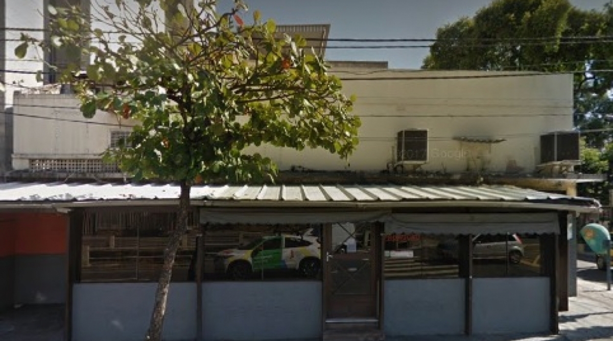 Assaltantes invadiram churrascaria e assaltaram clientes. - Reprodução