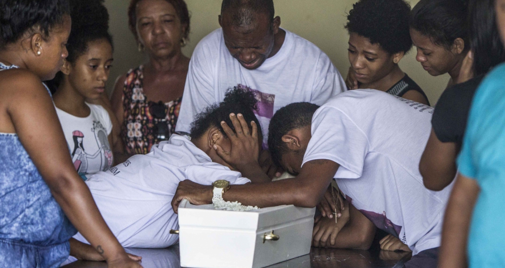 Menino Benjamim, de 1 ano e 7 meses, é velado no cemitério Maruí, no Barreto, em Niterói.