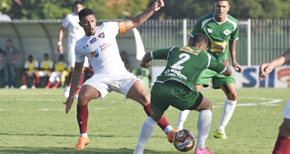 Tricolor garantiu vaga nas semis da Ta�a Rio ap�s empatar com a Cabofriense, em 1 a 1