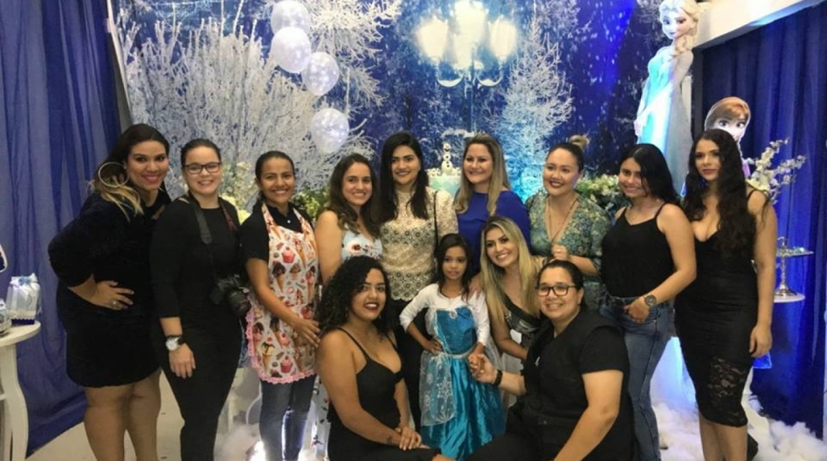Menina que chorou ao ganhar bolo de aniversário recebe festa do Frozen no Macapá. - Reprodução/ Redes Sociais
