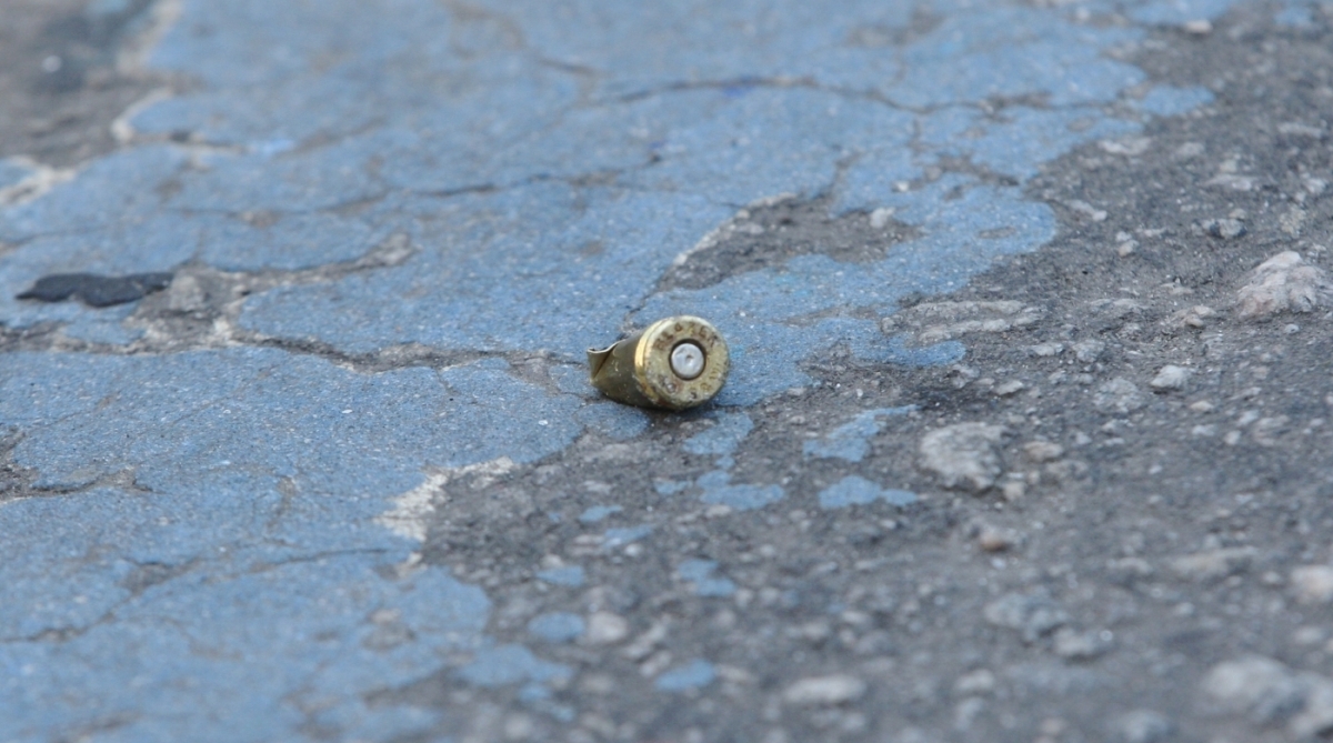 Bandidos roubaram uma loja da Claro,Na Avenida Presidente Vargas.Na fuga houve confronto e o inspetor da Real Auto Ônibus foi baleado e a acabou morto. Uma passageira que estava no ponto de ônibus também foi ferida, além de um segurança da loja roubada.