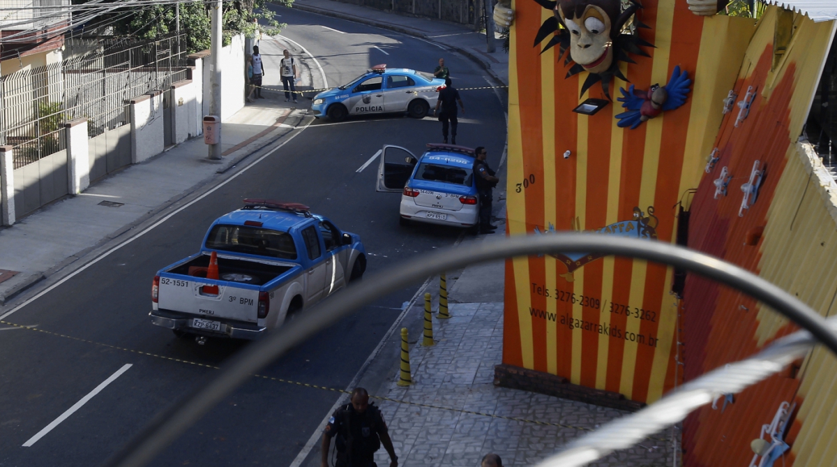 Tiroteio entre Policia e bandidos no Engenho de Dentro deixa dois bandidos mortos ,dois policiais feridos e muitas marcas de balas nas paredes na Rua Piaui Zona Norte do Rio, Foto Severino Silva Agencia O Dia